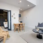 New Luxury 2Bdr Unit With Sofabed In Mile End - 1D
