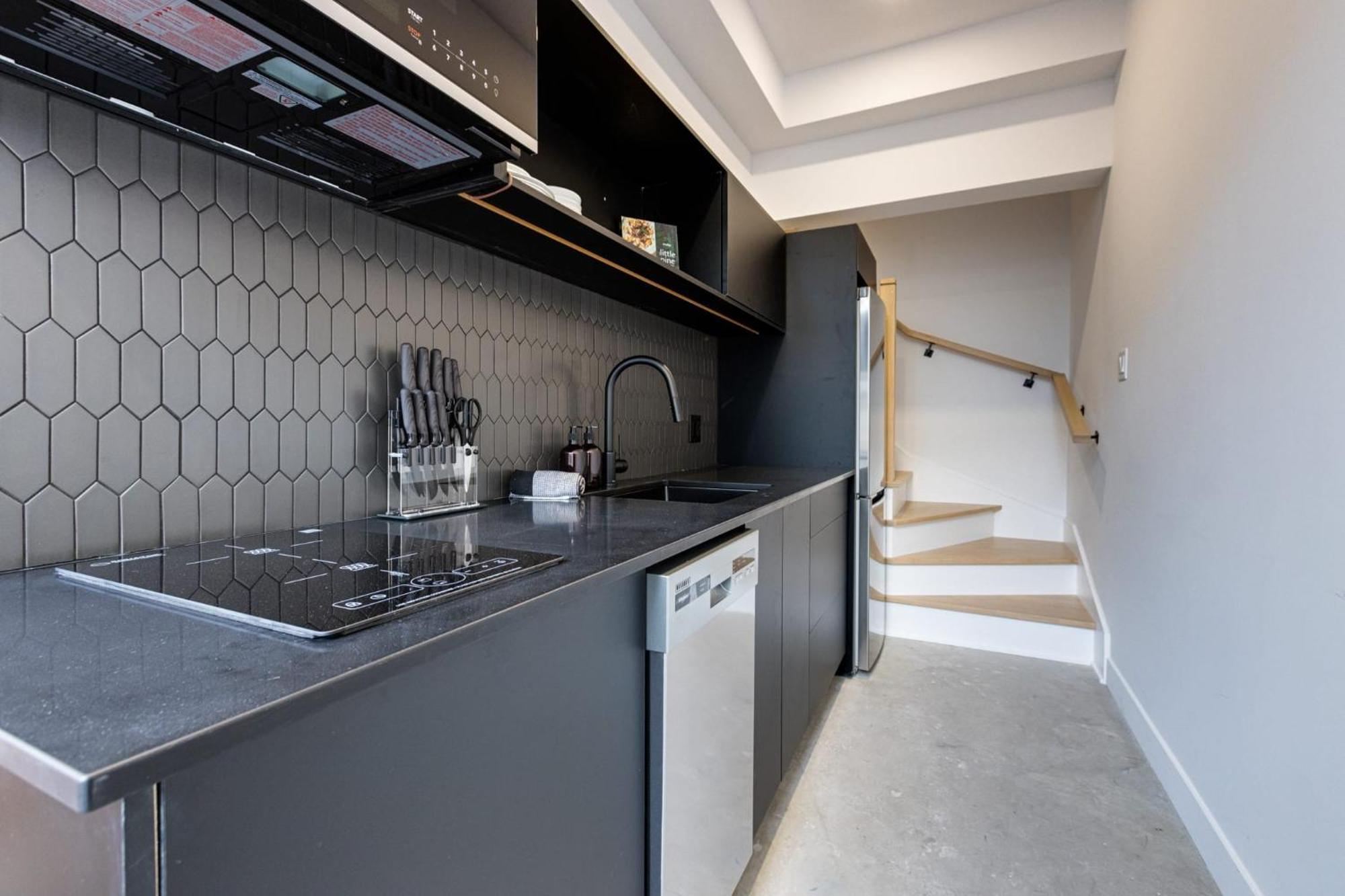 New Luxury 2bdr Unit With Sofabed In Mile End - 1d Apartment