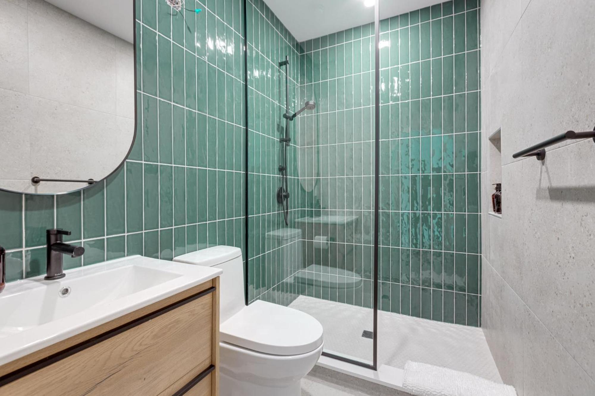 Apartment New Luxury 2bdr Unit With Sofabed In Mile End - 1d Montreal